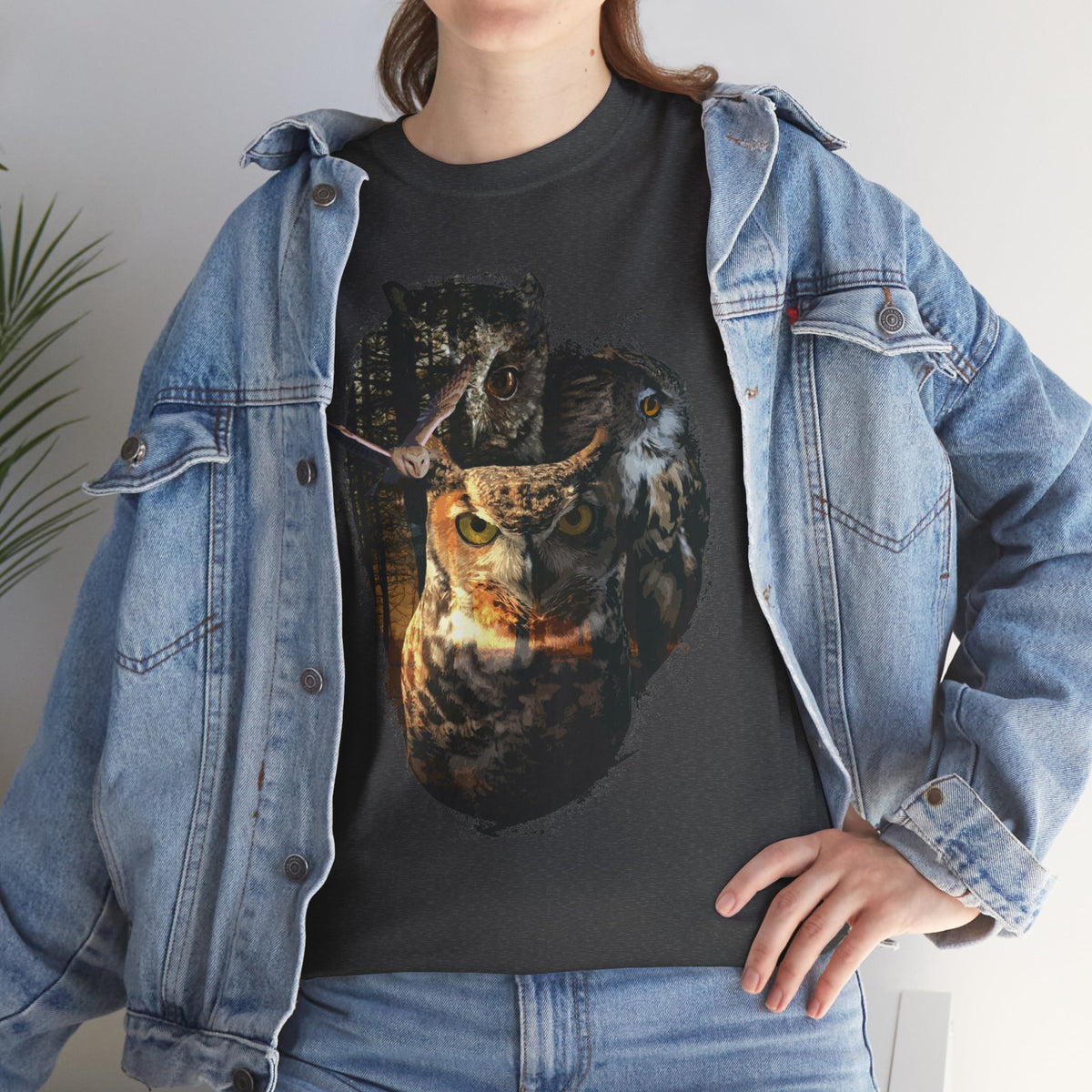 Shadows of the Forest Unisex  T-Shirt – Nordisches Natur-T-Shirt mit Eulen und Wolf Motiv