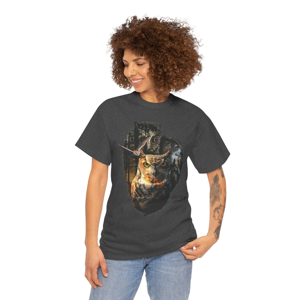 Shadows of the Forest Unisex  T-Shirt – Nordisches Natur-T-Shirt mit Eulen und Wolf Motiv