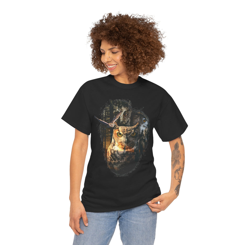 Shadows of the Forest Unisex  T-Shirt – Nordisches Natur-T-Shirt mit Eulen und Wolf Motiv