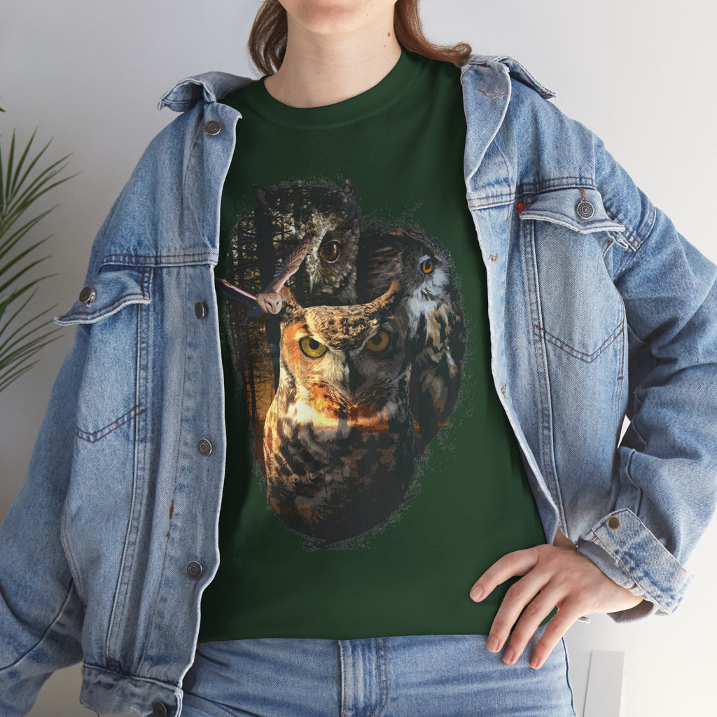 Shadows of the Forest Unisex  T-Shirt – Nordisches Natur-T-Shirt mit Eulen und Wolf Motiv