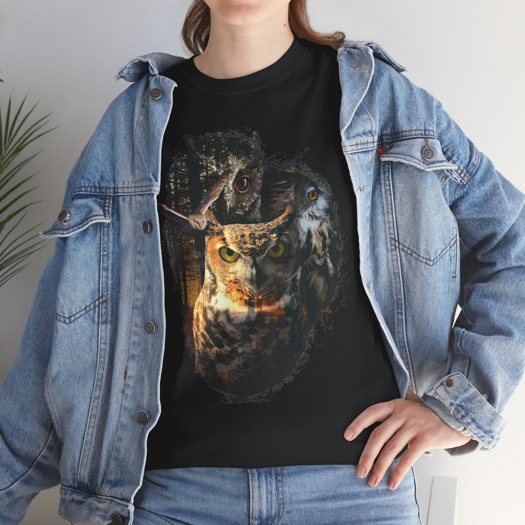Shadows of the Forest Unisex  T-Shirt – Nordisches Natur-T-Shirt mit Eulen und Wolf Motiv