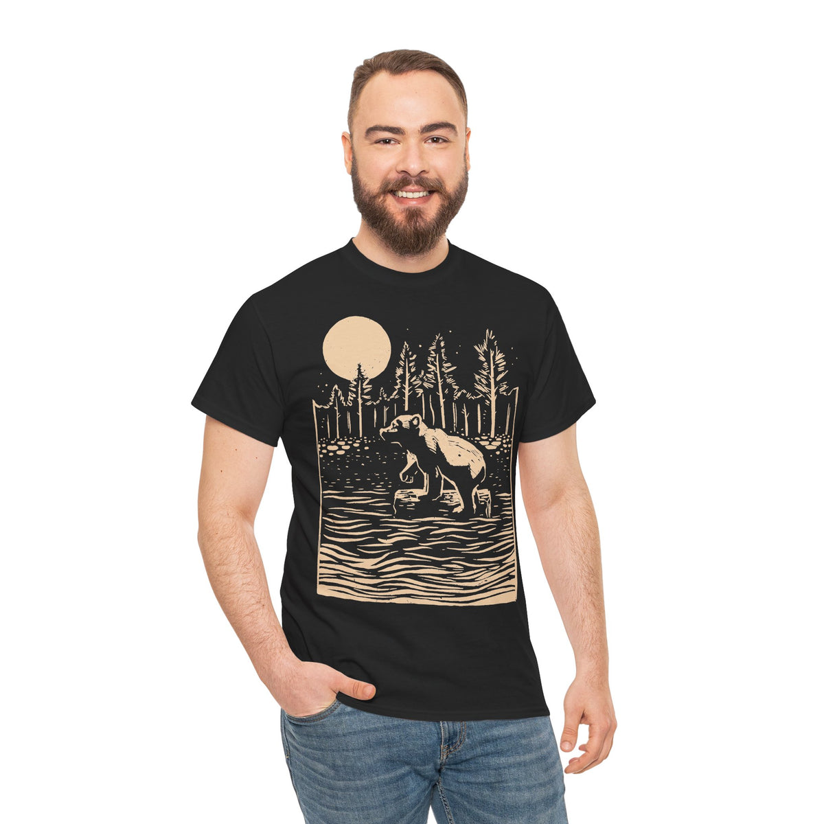 Braunbär T-Shirt Unisex | Bär im Fichtenwald Nordisch Graphic Shirt